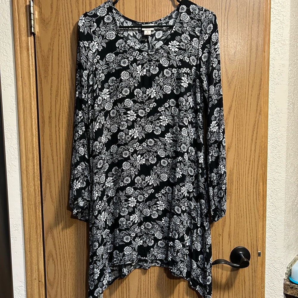 A dress with a floral type of style, it's also a maternity dress
